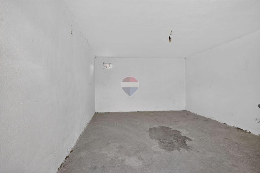 Casă individuală cu 4 camere cu Teren 1371 Mp în Central
