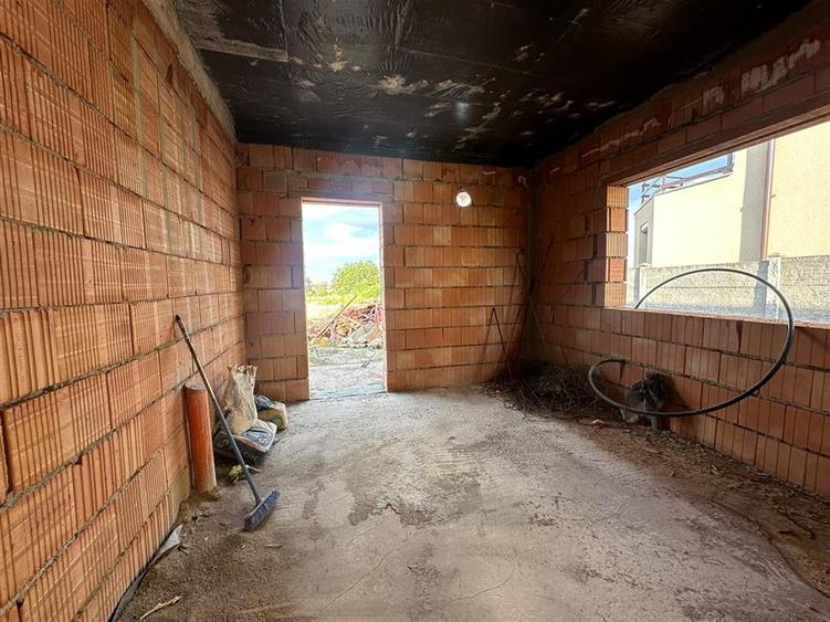 Casă cu 4 camere cu Teren 665 Mp în Cihei