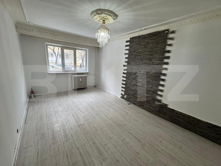 Apartament cu 4 camere decomandat în Valea Rosie