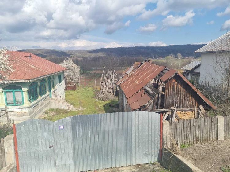 Casă cu 3 camere în Mereșești