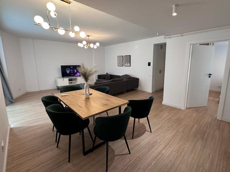 Apartament cu 4 camere decomandat, mobilat în P-ța Unirii