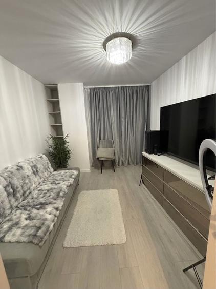 Apartament cu 3 camere decomandat în Titan