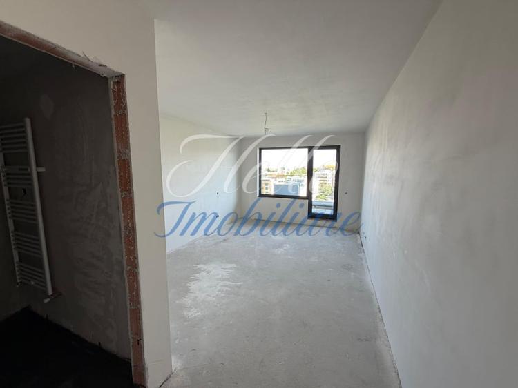 Penthouse cu 3 camere decomandat în Zorilor