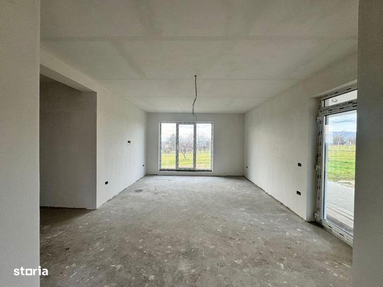 Casă cu 4 camere cu Teren 812 Mp în Groși