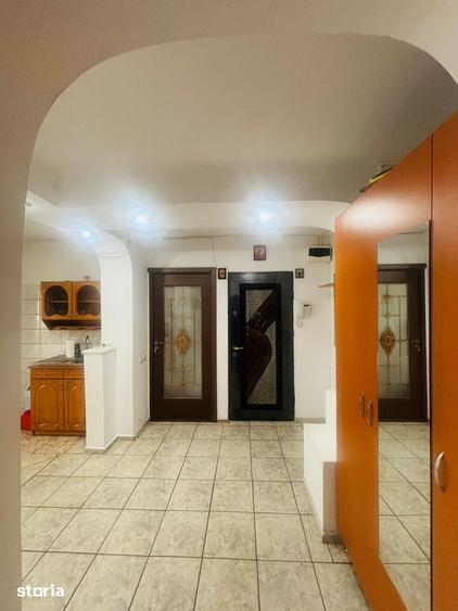 Apartament cu 2 camere decomandat în Calea București