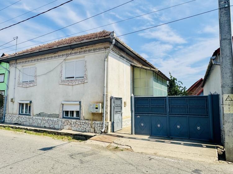 Casă individuală cu 5 camere cu Canalizare în Șeica Mare