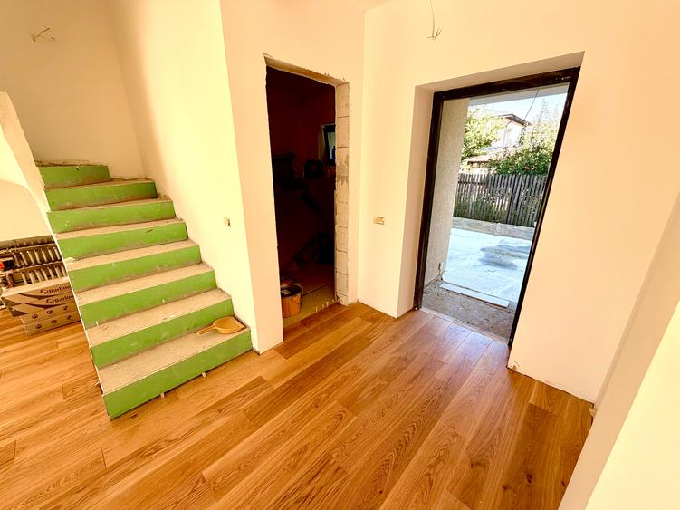 Duplex cu 5 camere cu Canalizare în Sud