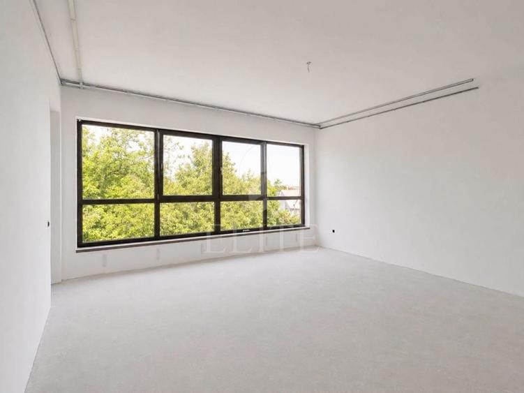 Apartament cu 3 camere semidecomandat în Andrei Mureșanu