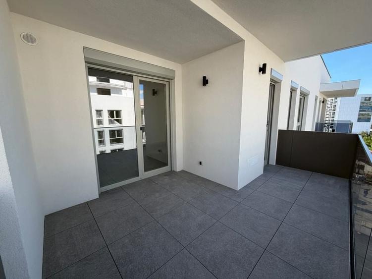 Apartament cu 2 camere semidecomandat în Exterior Vest