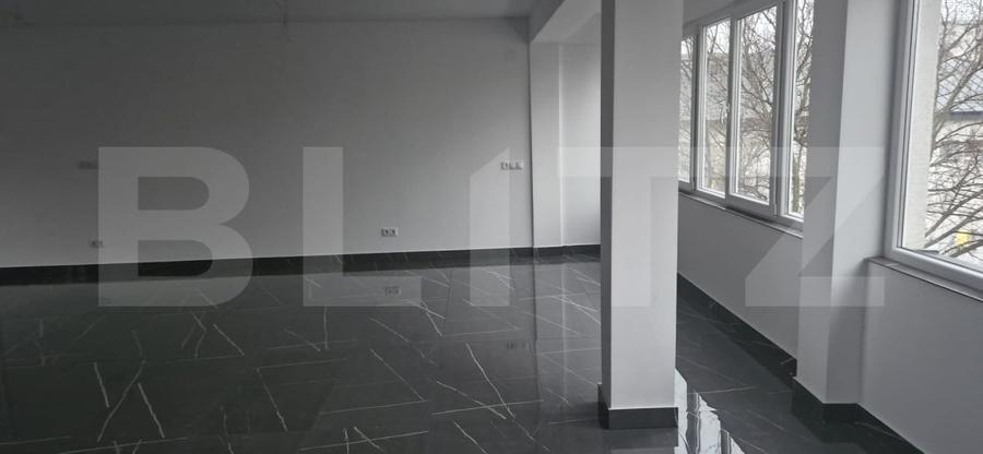 Spațiu comercial, de 100 mp, în Găești