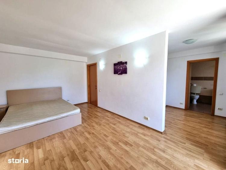 Casă cu 4 camere semidecomandat în Nord