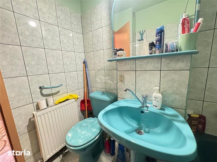 Apartament cu 3 camere decomandat în Valea Aurie