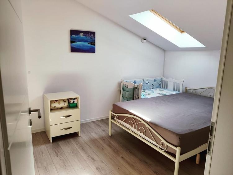 Apartament cu 3 camere decomandat, mobilat în Girocului