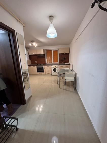 Garsonieră decomandată în Central