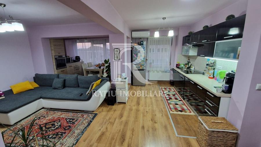 Apartament cu 3 camere decomandat, mobilat în Nufărul