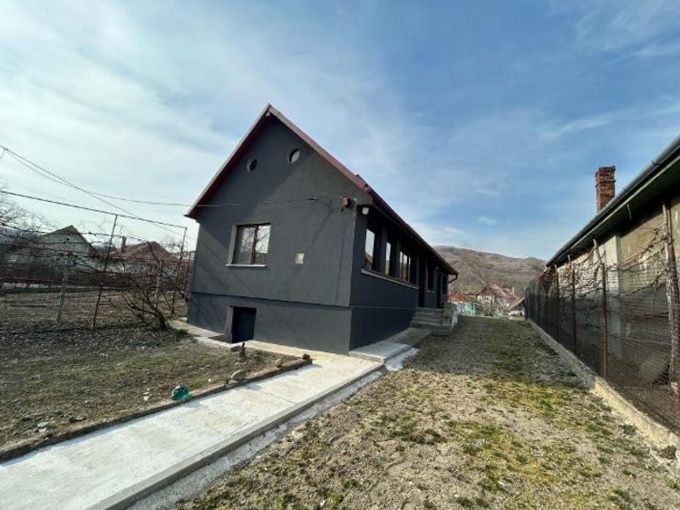 Casă cu 2 camere cu Teren 490 Mp în Măhăceni