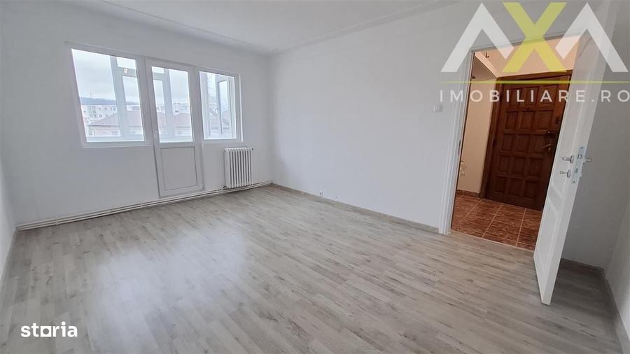 Apartament cu 3 camere semidecomandat în Alexandru cel Bun