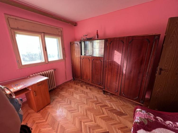 Apartament de inchiriat in Vlaicu,3 camere decomandate,etajul 2 - 2