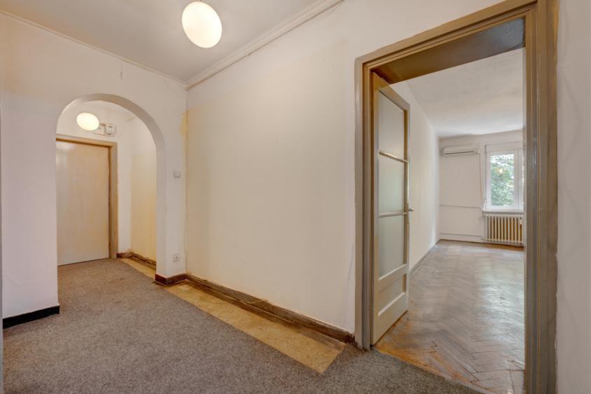 Apartament cu 2 camere decomandat în Basarabia