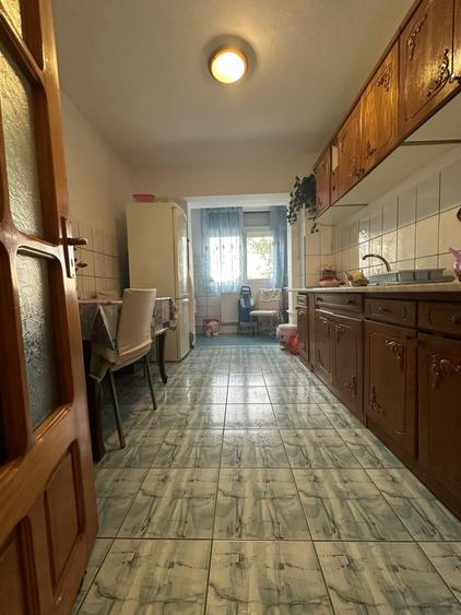 Apartament cu 3 camere decomandat, mobilat în Radu Negru