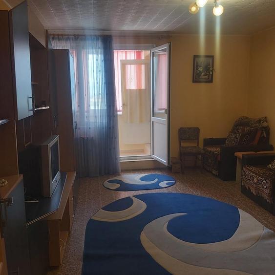 Apartament cu 2 camere semidecomandat în 13 Decembrie