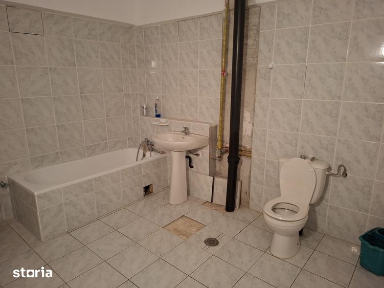 Apartament cu 4 camere, mobilat în Central