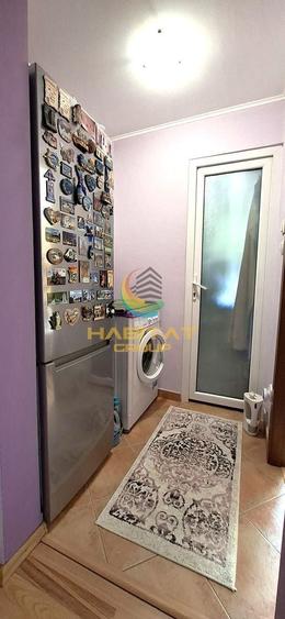 Apartament cu 3 camere semidecomandat, mobilat în P-ța Reșița