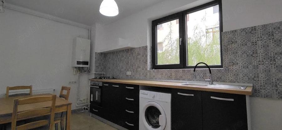 Garsonieră decomandată în Broșteni
