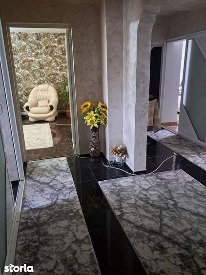 Apartament cu 4 camere decomandat în Central