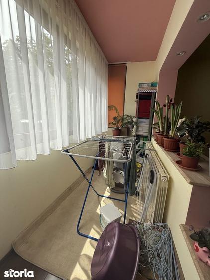 Apartament cu 3 camere semidecomandat, mobilat în Girocului