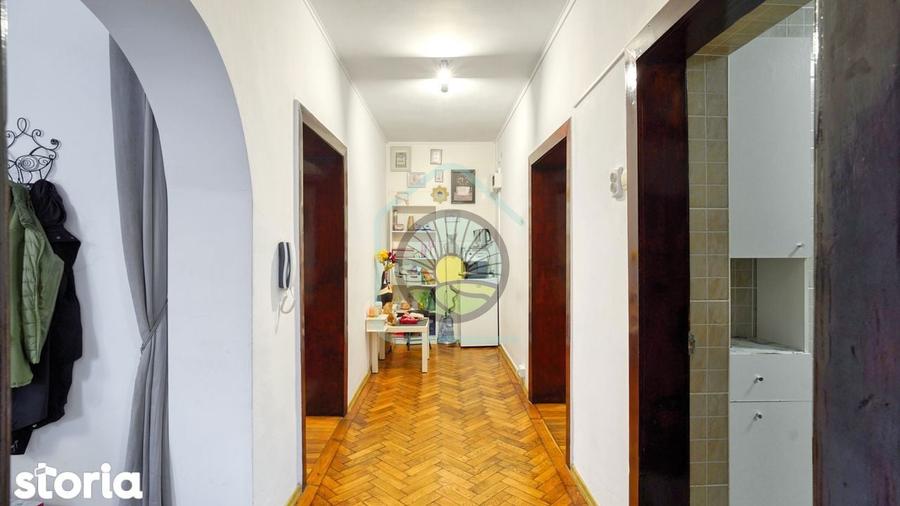 Casă cu 3 camere decomandat cu Canalizare în Florilor