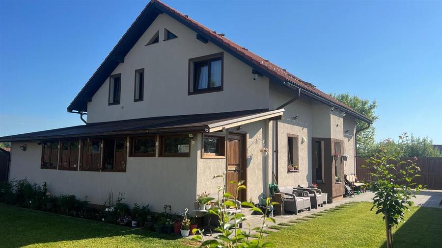 Casă individuală cu 4 camere cu Canalizare în Stupini