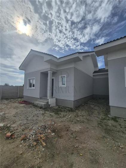 Duplex cu 3 camere cu Teren 334 Mp în Moșnița Nouă