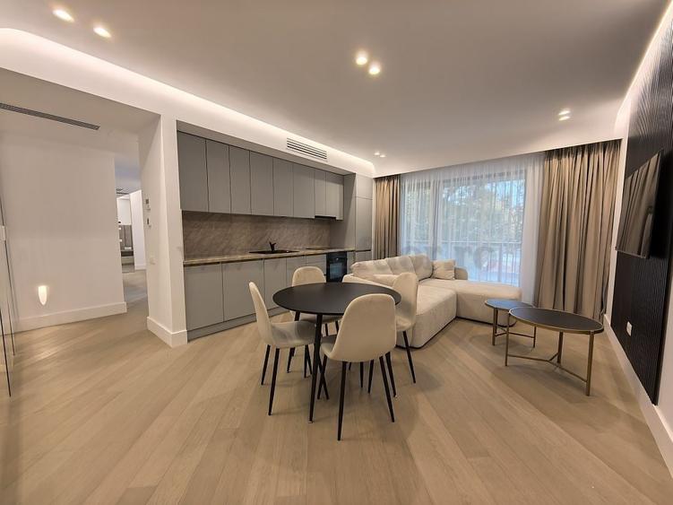 Apartament cu 3 camere decomandat, mobilat în Iancu Nicolae