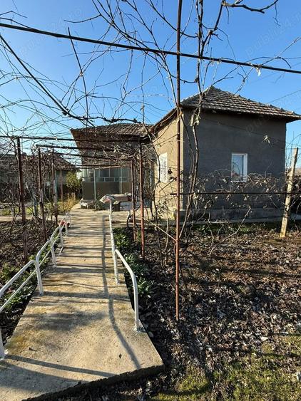 Casă cu 3 camere cu Teren 1792 Mp în Cioroboreni