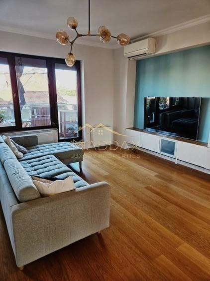 Apartament cu 3 camere decomandat, mobilat în Banu Manta