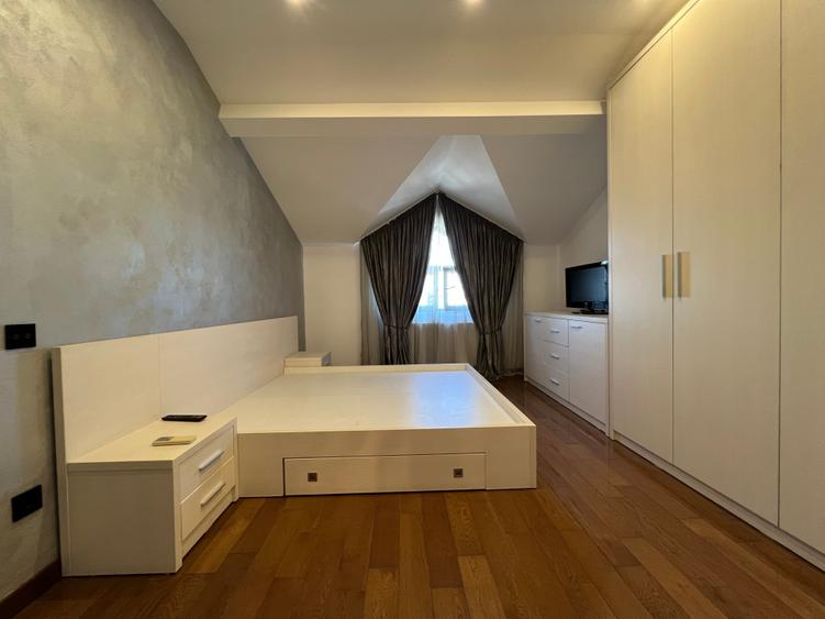 Apartament cu 3 camere semidecomandat în Rahova