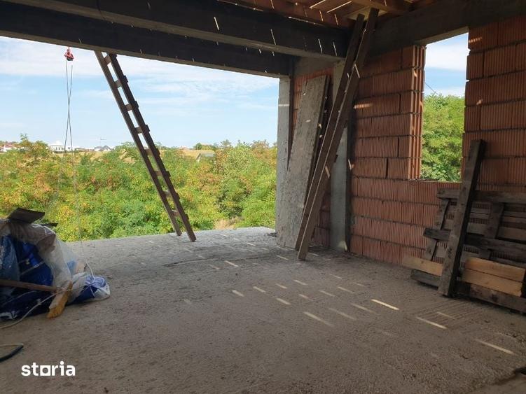 Casă cu 5 camere cu Teren 350 Mp în Rediu