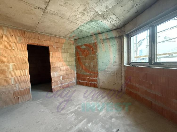 Apartament cu 3 camere semidecomandat în Tineretului