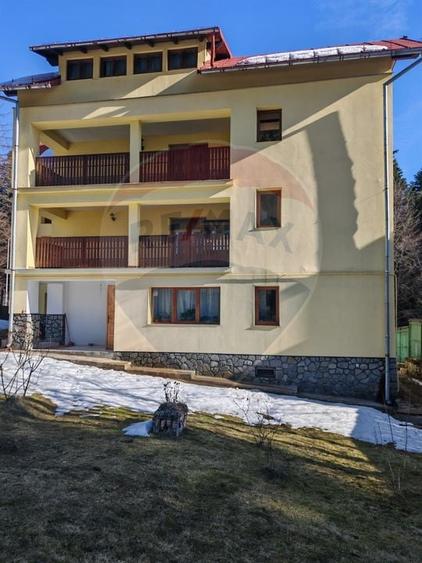 Casă individuală cu 14 camere cu Teren 1050 Mp în Cioplea