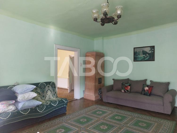 Apartament cu 3 camere semidecomandat, mobilat în Cisnădie