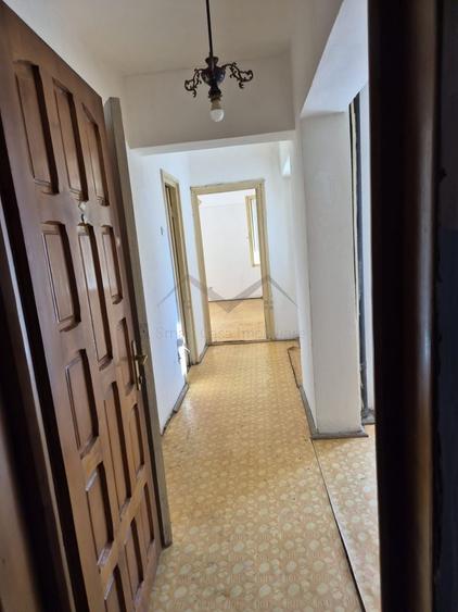 Apartament cu 2 camere decomandat în Nicolina