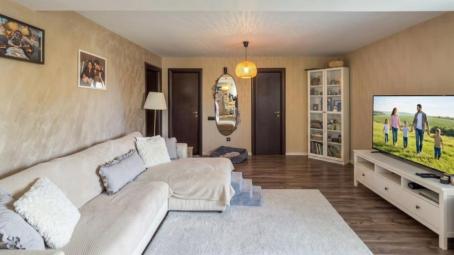 Casă individuală cu 6 camere cu Teren 400 Mp în Central