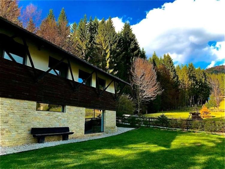 Casă individuală cu 5 camere cu Teren 625 Mp în Trăisteni