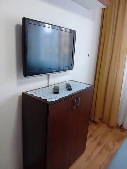 Apartament cu 2 camere semidecomandat în Florilor