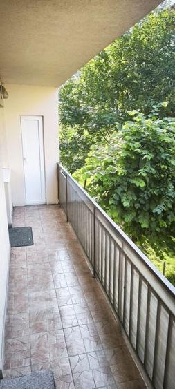 Apartament cu 3 camere semidecomandat în Florești