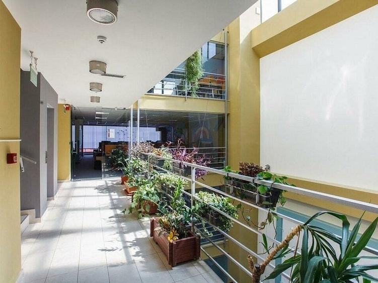 Spațiu comercial, de 1,590 mp, în Ultracentral