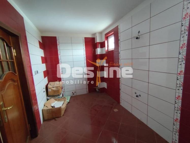 Casă cu 5 camere cu Teren 1508 Mp în Țânțăreni