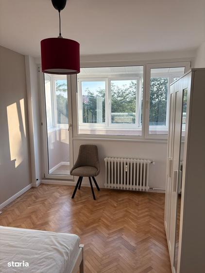 Apartament cu 3 camere semidecomandat în Tei