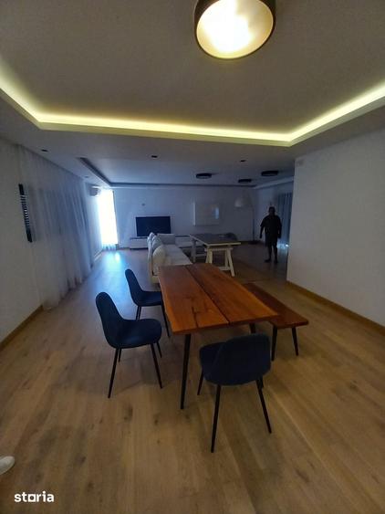 Casă cu 6 camere cu Teren 386 Mp în Băneasa